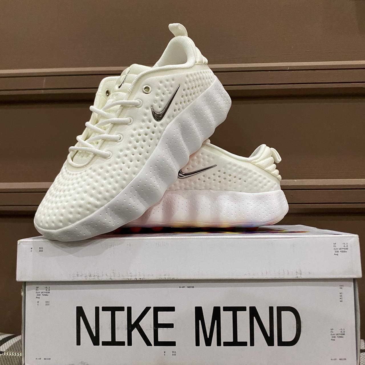 Nike Mind 002