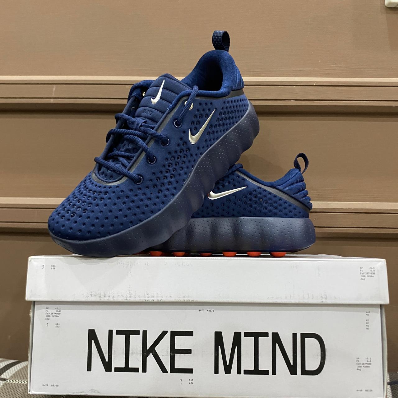 Nike Mind 002