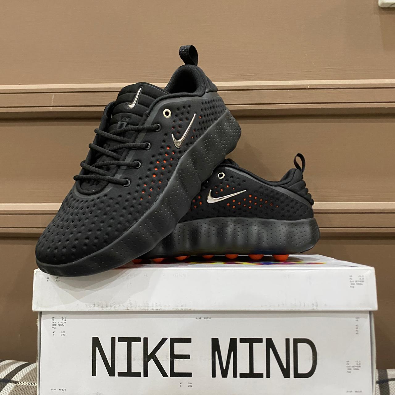 Nike Mind 002