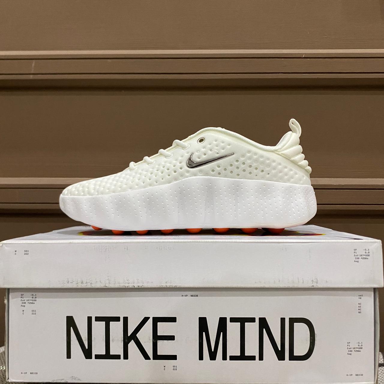 Nike Mind 002