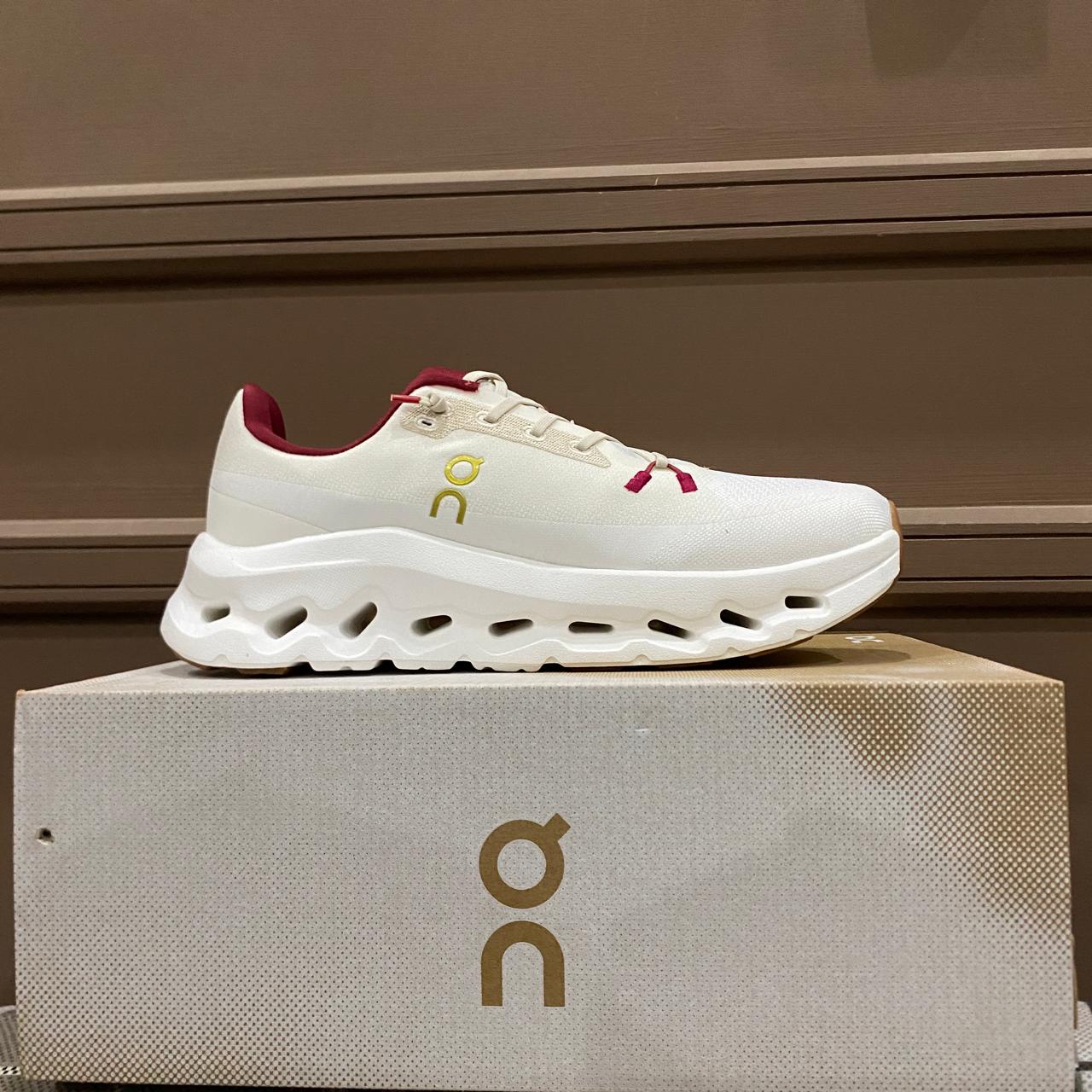 On Cloud Tilt (Premium ++)